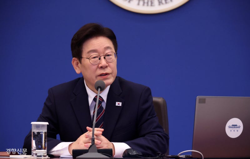 “교복, 부모 등골 브레이커 돼…관세 혜택 악용, 엄정 조치”