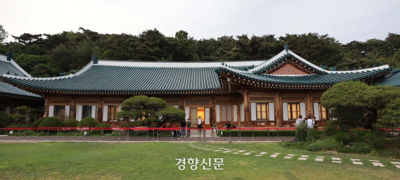 “미사일 쏴도 끄떡없게 하려니 더 오래 걸려”···청와대 시대에도 ‘관저 복귀’는 언제