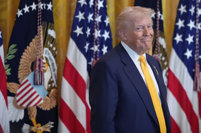 도널드 트럼프 미국 대통령이 지난 18일(현지시간) 미 워싱턴 백악관 이스트룸에서 열린 흑인 역사의 달 행사에서 미소를 짓고 있다. AP연합뉴스