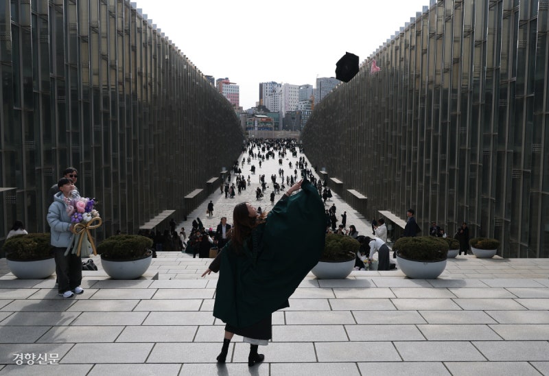 야호~ 졸업이다[포토뉴스]