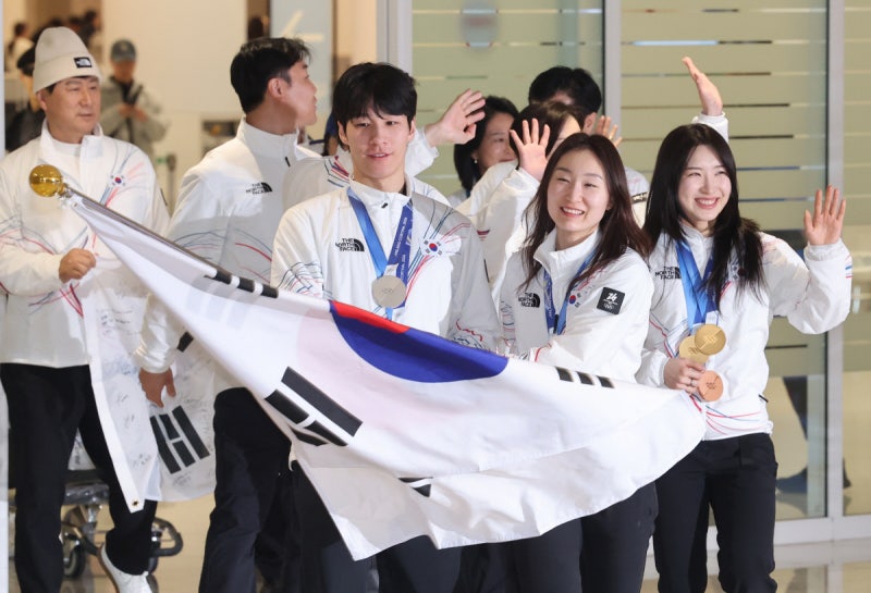 태극기 휘날리며 ‘람보르길리’가 돌아왔다