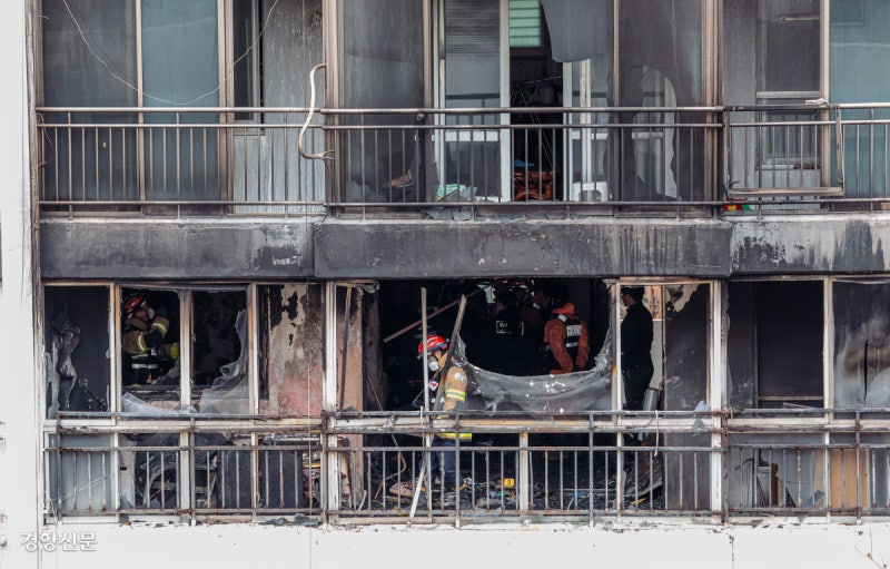대치동 은마아파트 화재, 1명 사망…“스프링클러가 없구나” 두 번 놀란 주민