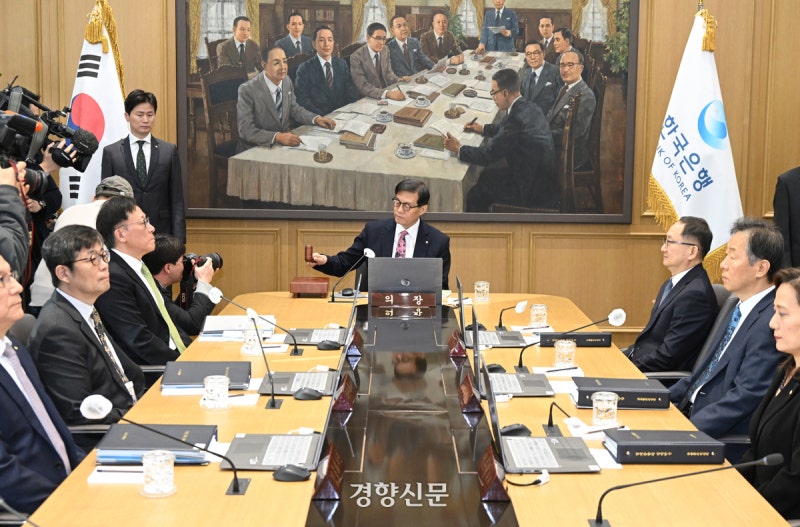 [사설] 성장률 2%로 높인 한은, K자형 양극화 해법 찾아야