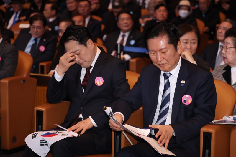 이 대통령 “다주택, 팔기 싫으면 둬라…이익·손해는 정부가 정해”