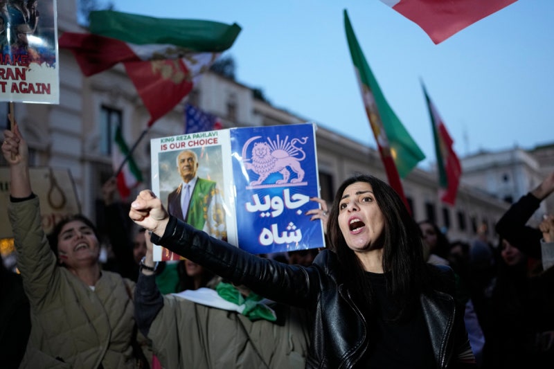 공습 때려놓고…트럼프 “염두에 둔 이란 차기 지도자 후보들 모두 사망”