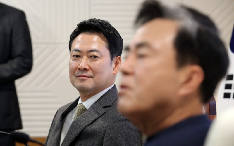 ‘결의문’ 존중한다는 장동혁, ‘절윤’ 후속 조치 요구엔 침묵