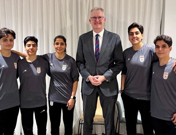 국가 제창 거부한 죄…“반역자” 된 그들, 호주 망명[시스루 피플]