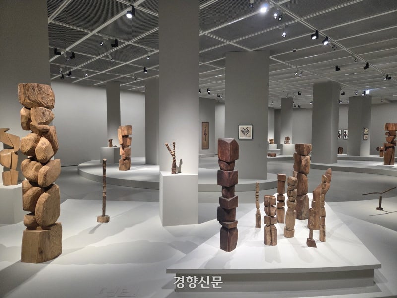 재료와 작가가 하나 될 때, 그림과 조각이 하나 될 때, 작품이 태어난다