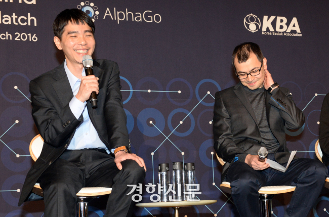 [여적] ‘이세돌 78수’ 대 ‘알파고 37수’