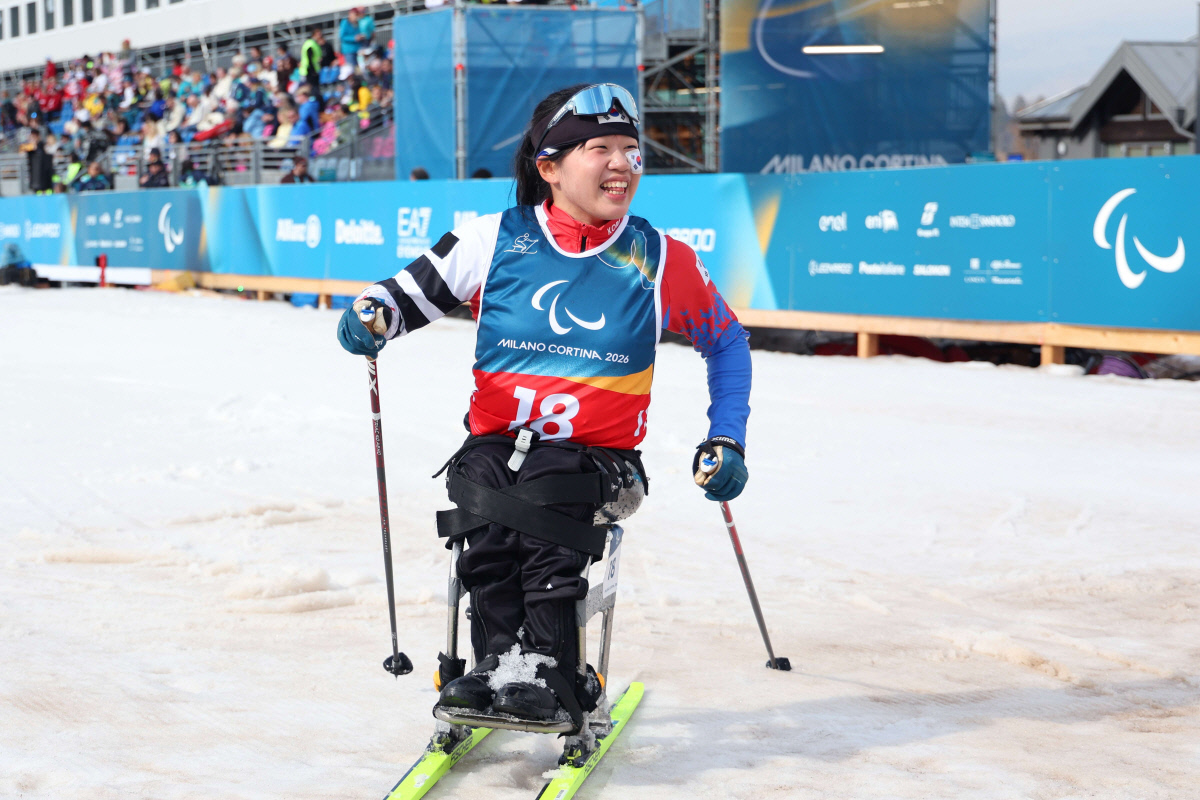 ‘19세 철인’ 김윤지…‘금·은·은’ 단일 대회 최다 메달