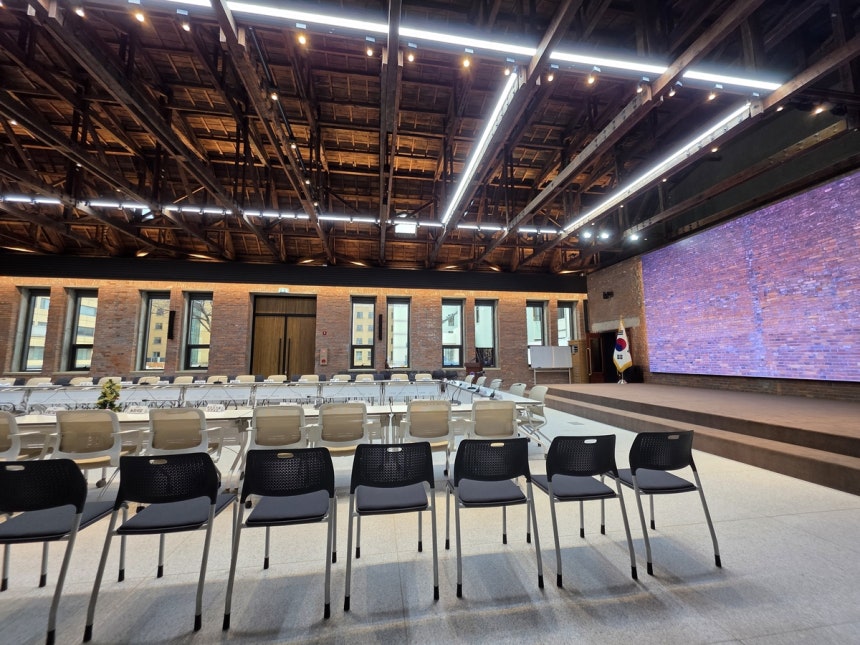 충북도가 결혼을 원하는 예비 신혼부부에게 무료로 개방하는 도청 대회의실 내부 모습. 충북도 제공.