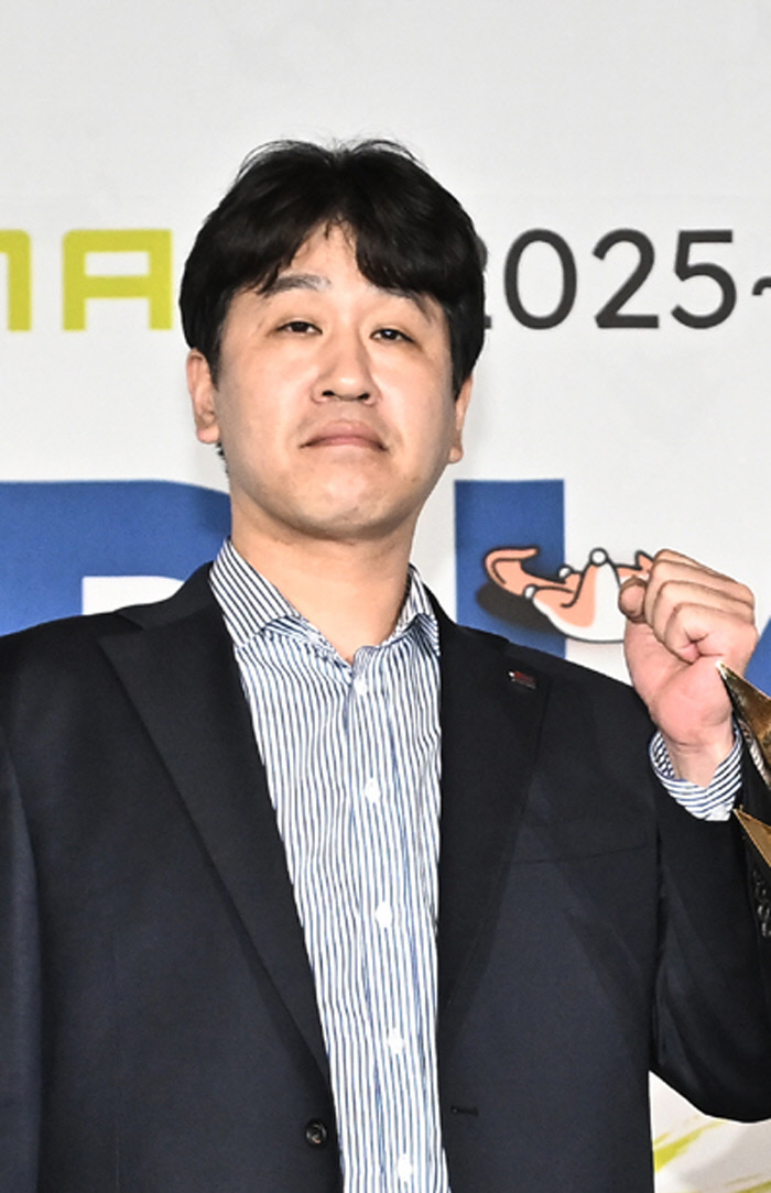 코치 폭행 논란 김종민 감독과 ‘결별’…도로공사, 챔프 결정전 ‘대행 체제’로