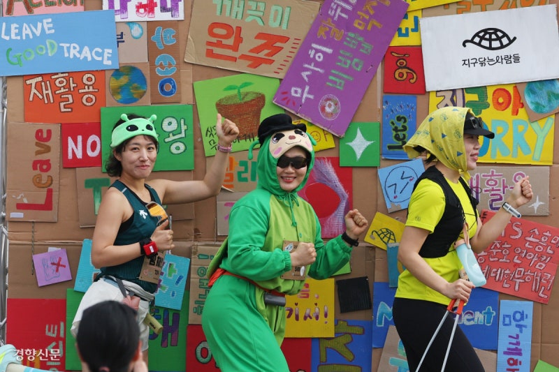 쓰레기 없는 마라톤 ‘무해런’…친환경 달리기 실천 ‘유쾌’했다