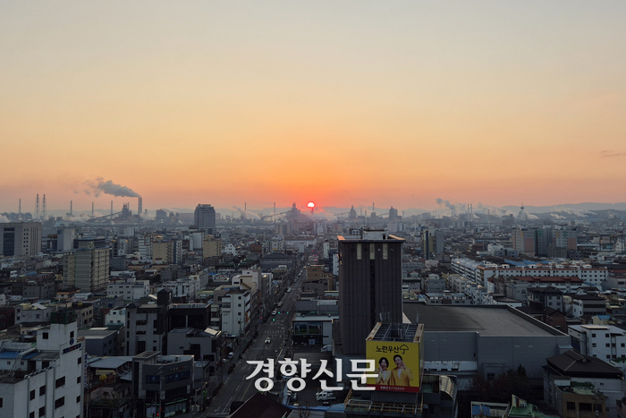 [사설]포스코의 사내하청 직접고용 결정, 만시지탄이나 바람직