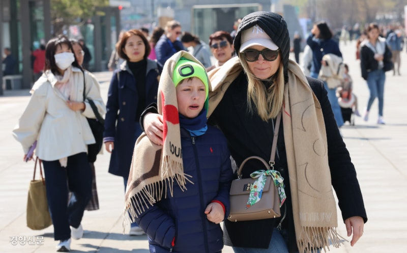 봄이라며 왜 추운 건데요[포토뉴스]