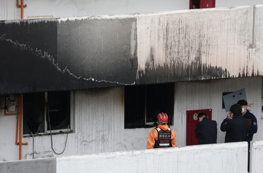 지난 2월 발생한 서울 강남구 대치동 은마아파트 화재 현장.연합뉴스