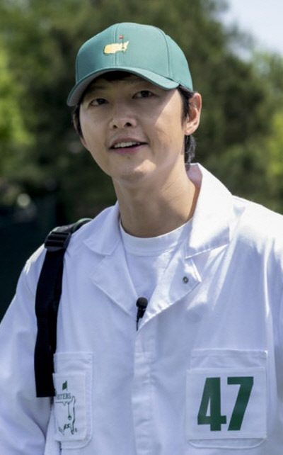 ‘임성재 캐디’ 된 송중기의 ‘송곳 롱퍼트’
