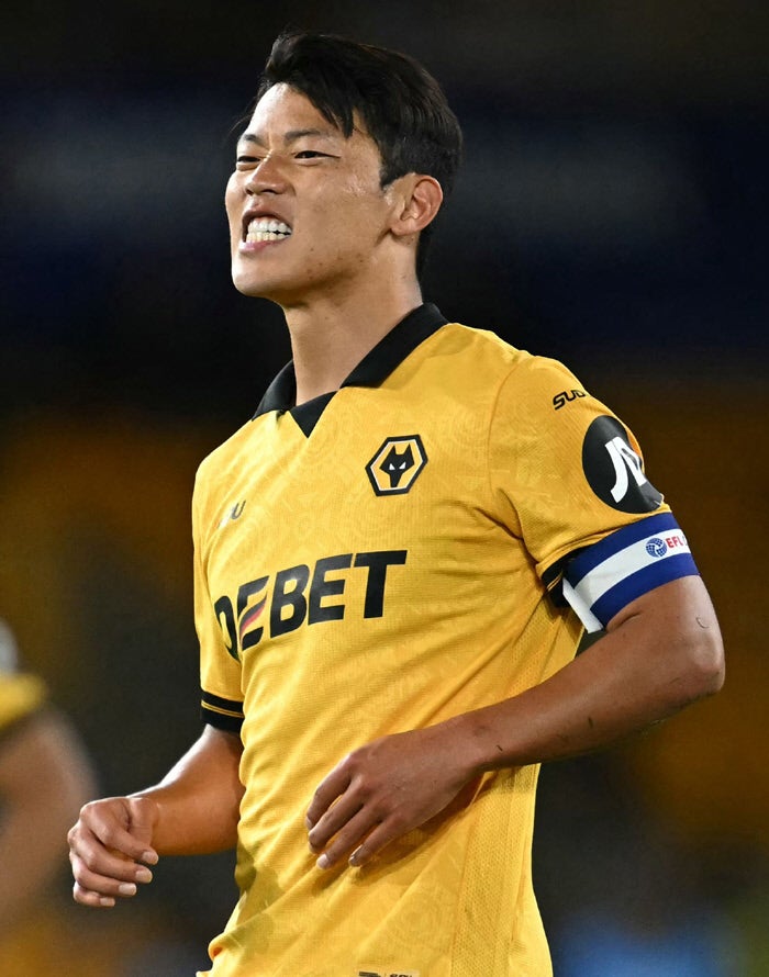 내려가는 황희찬, 월드컵을 딛고 일어서라