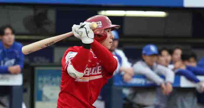 ‘44년 기록’ 첫 타석 초구에 넘었다…박성한, 개막 19게임 연속 안타