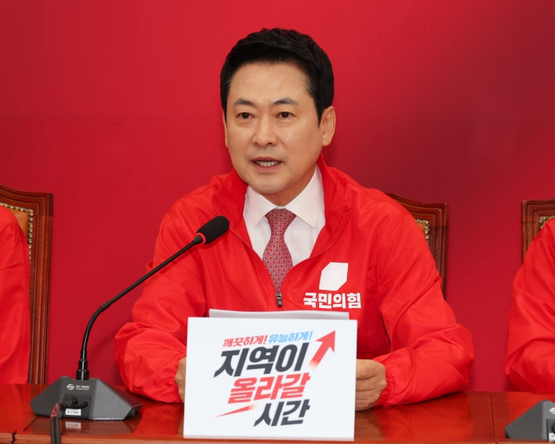 장동혁 “5·18 기념식 간다”…보수 결집 자신감에 ‘중도’로 행보 확장