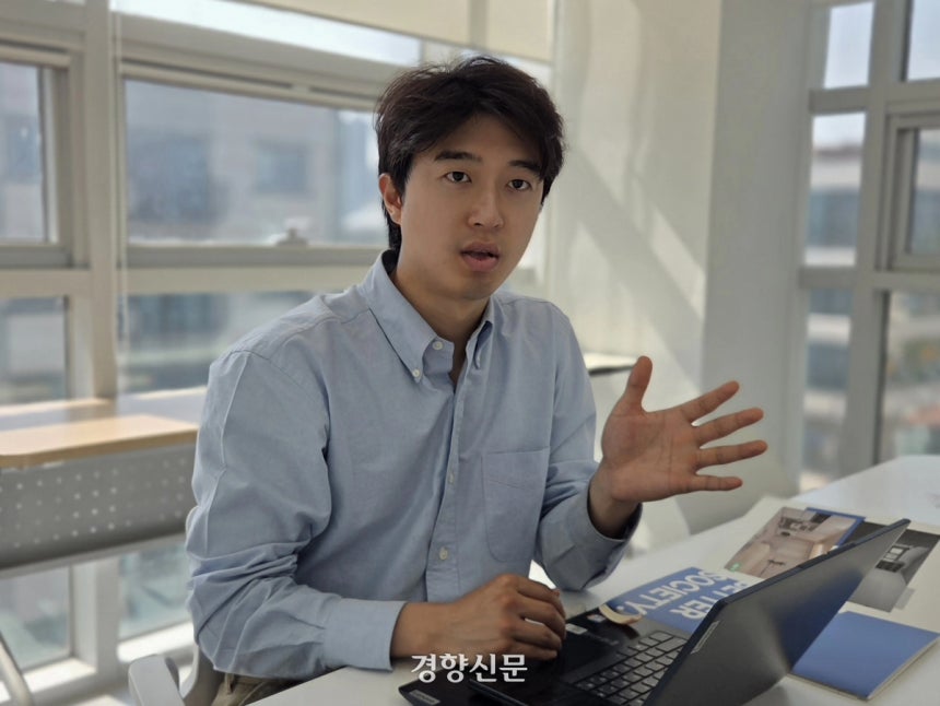 박준길 로카101대표가 지난 15일 서울 광진구 광진경제허브센터에서 사업 구조를 설명하고 있다. 최미랑 기자