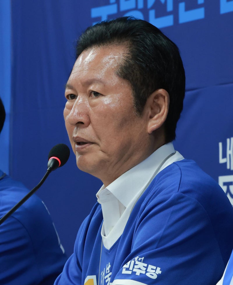 정청래 “탄핵당한 대통령이 부끄러움 모르고 돌아다녀”