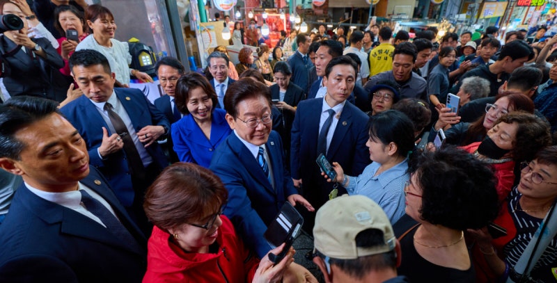 부산 찾은 이 대통령, YS의 꿈 언급하며 “해양 수도 완성”