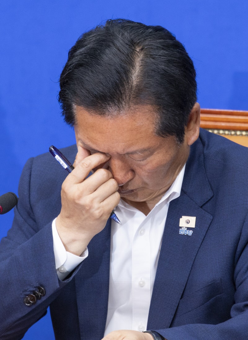 꺾이지 않는 김관영 지지세…당혹감 못 감추는 민주당
