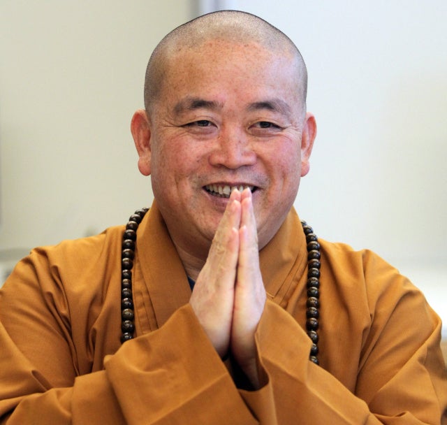 ‘쿵푸’ 띄운 <b>소림사</b> 전 <b>주지</b>, ‘670억원 <b>횡령</b>’으로 징역 24년