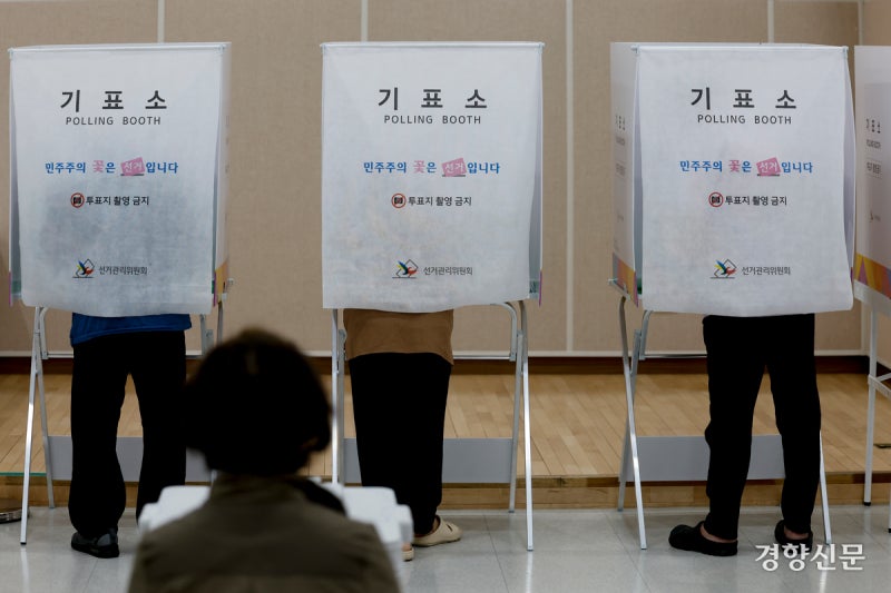 최종 <b>사전투표율</b> 23.51%…지선 기준 <b>역대 최고</b>치