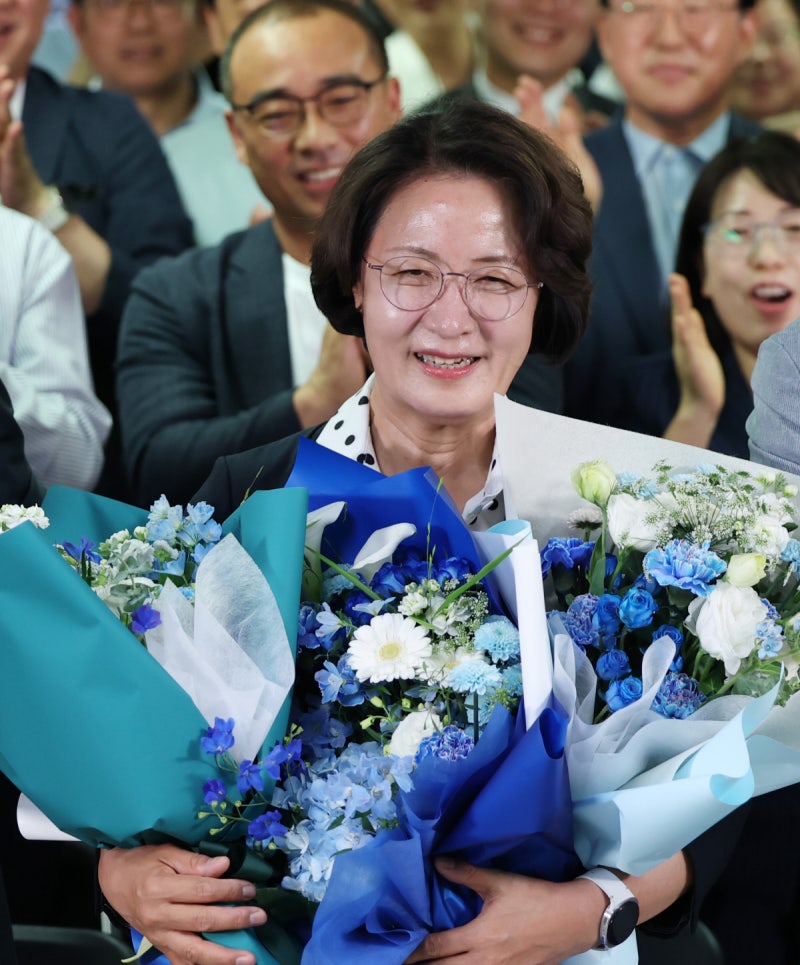 추미애 경기지사 당선인, 개혁마다 앞장 선 ‘추다르크’…여성 광역단체장의 길 ‘개척’