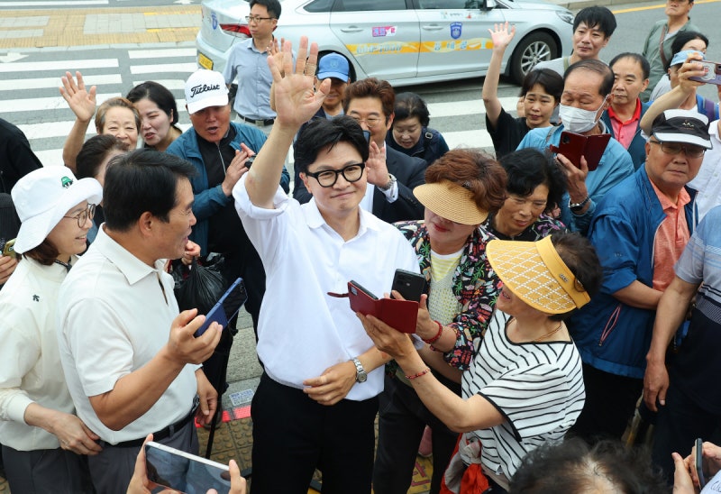 한동훈 “보수 재건” 일성…향후 야권 재편 과정 핵심축 부상