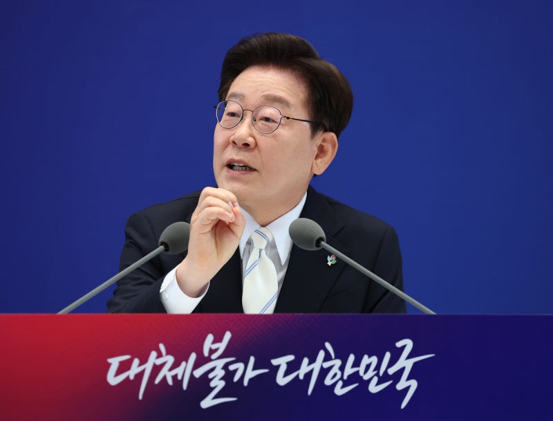 [속보]이 대통령, 투표용지 사태에 “모범적 민주국가 한순간에 망가뜨려…주권감수성 부족 반성”