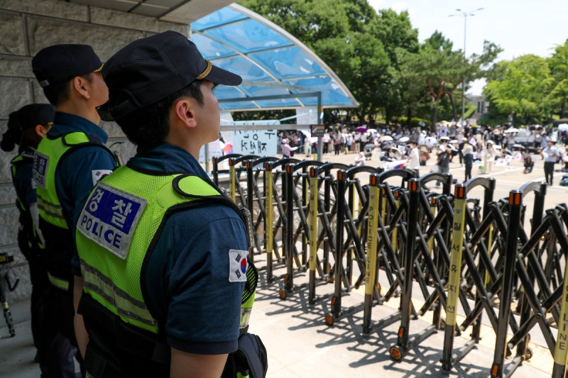 [속보]경찰청 “잠실 시위현장 폭행·강요 등 엄정 대응”···시위대가 소지품 검사 못할듯