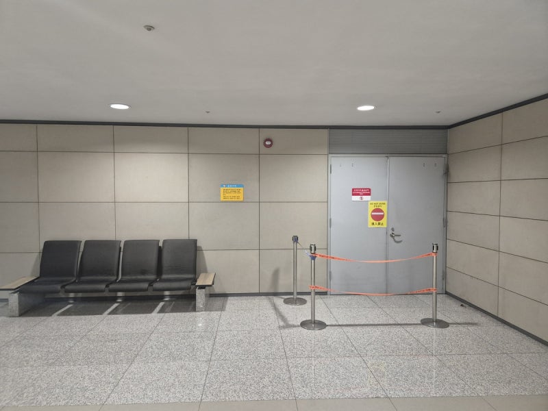 아무리 급했더라도…인천공항 여직원 휴게실 무단침입 ‘배변 사건’