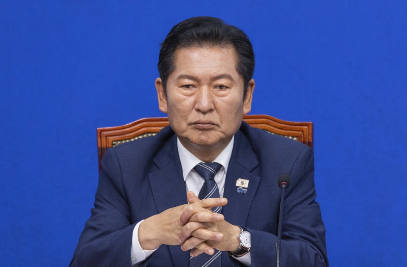 몸 낮춘 <b>정청래</b> “이 대통령 <b>월드 클래스</b> 지도자, 순방 때마다 역대급 ...