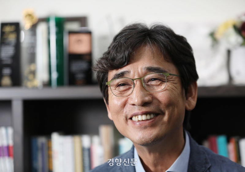 유시민, 노무현재단 떠난다···“앞으로 할 정치 비평 때문”