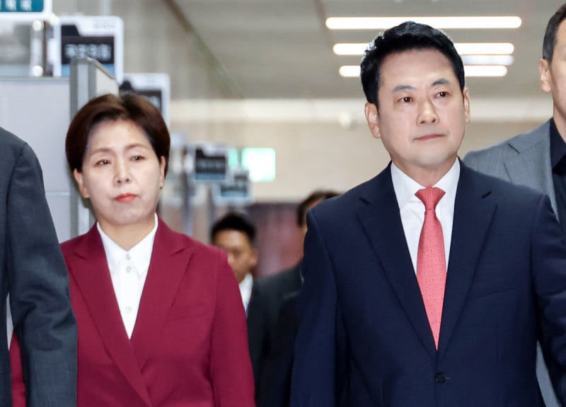 사퇴론 계속 나오지만…장동혁 체제 한동안 굳건한 6가지 이유[여의도 앨리스]