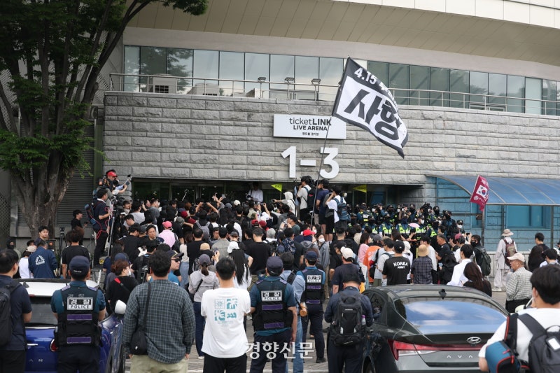 [속보] 경찰, ‘JTBC 기자 폭행’ 잠실 시위대 피의자 특정 후 출석 요구