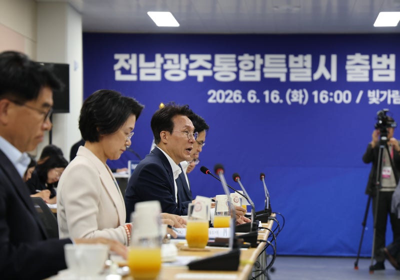 “여당인지 야당인지 모르겠다”…정청래 호남 표심 이상기류, 파고드는 김민석