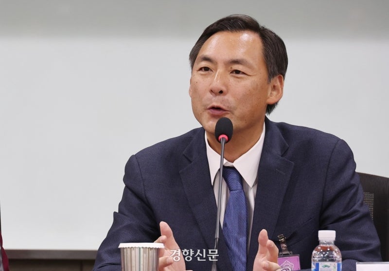 ‘이 대통령 소년범’ 모스탄, 출국정지 취소소송 재판부 기피신청 기각