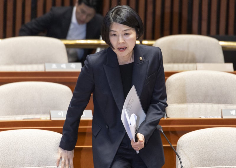 국힘 한지아 “‘윤 탄핵 반대’ 인요한, 대한적십자사 회장 임명이 ‘뉴이재명’인가”