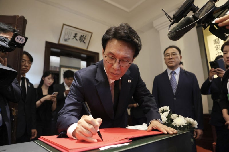 방중 김민석 “AI발 막대한 부와 기본소득 결합, 아이디어로 고민 중”