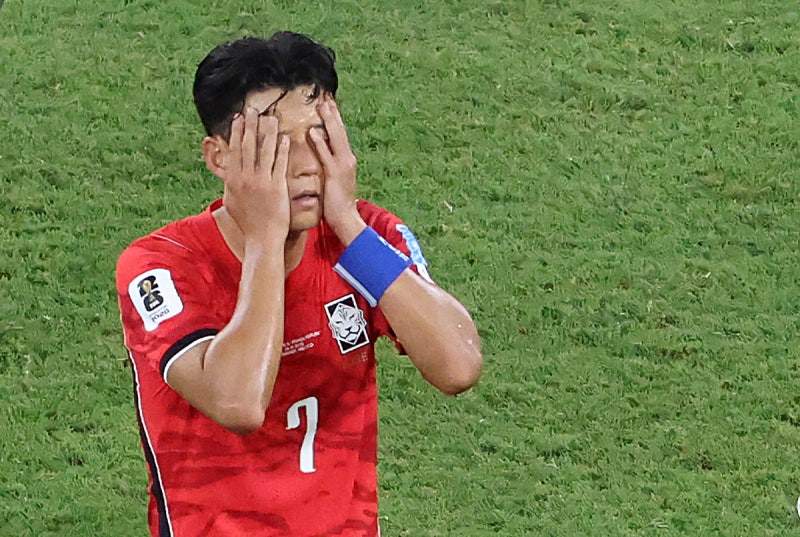 홍명보 작전 실패 대참사···‘조기 교체 이어 선발 탈락’ 손흥민, 2경기서 월드컵 최저 터치