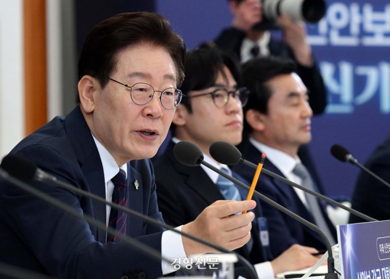 이 대통령 “물 없는 지역에 공장 지으라 하겠나…삼전닉스, 그만큼 .....