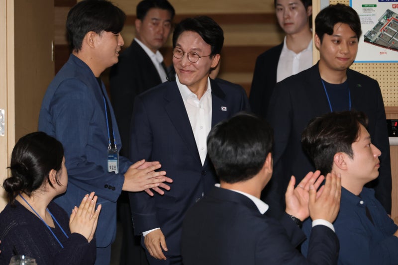 김민석, “내가 대통령 만들었다는 과잉 자신감 절제돼야”···유시민 겨냥?