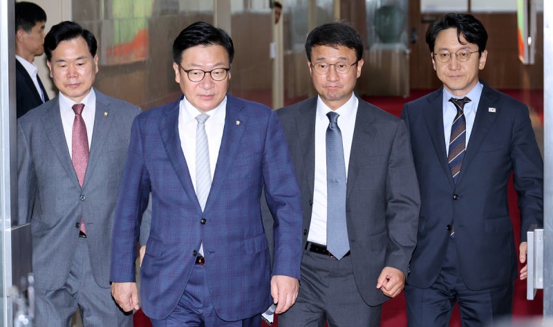 [속보] 국민의힘 “조 의장 강제 배정 11개 상임위, 위원 전원 사임”