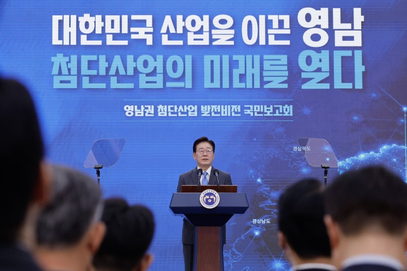 이 대통령 “남해안 <b>우주항공</b> 산업벨트 구축…안보 초석, 명운 걸고 키...