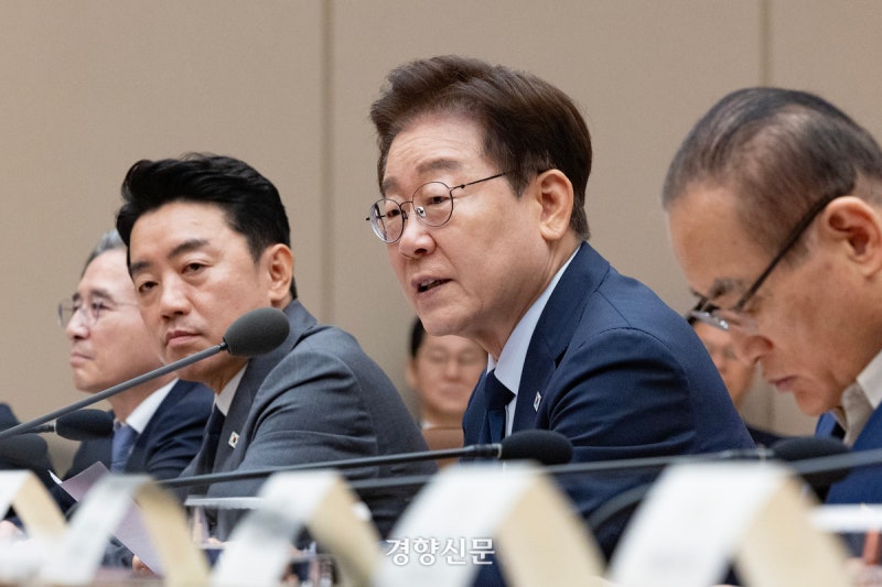 [속보] 청와대 “광주 군공항 250만평 부지에 호남권 반도체 산단 조성”