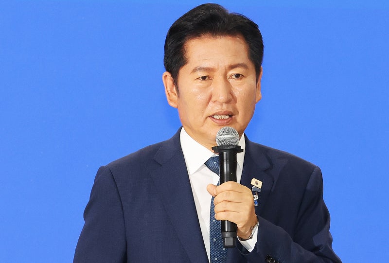 <b>정청래</b> “국무총리가 TPO 맞지 않게 ‘당대표 로망’ 발언”···<b>김민석</b>...